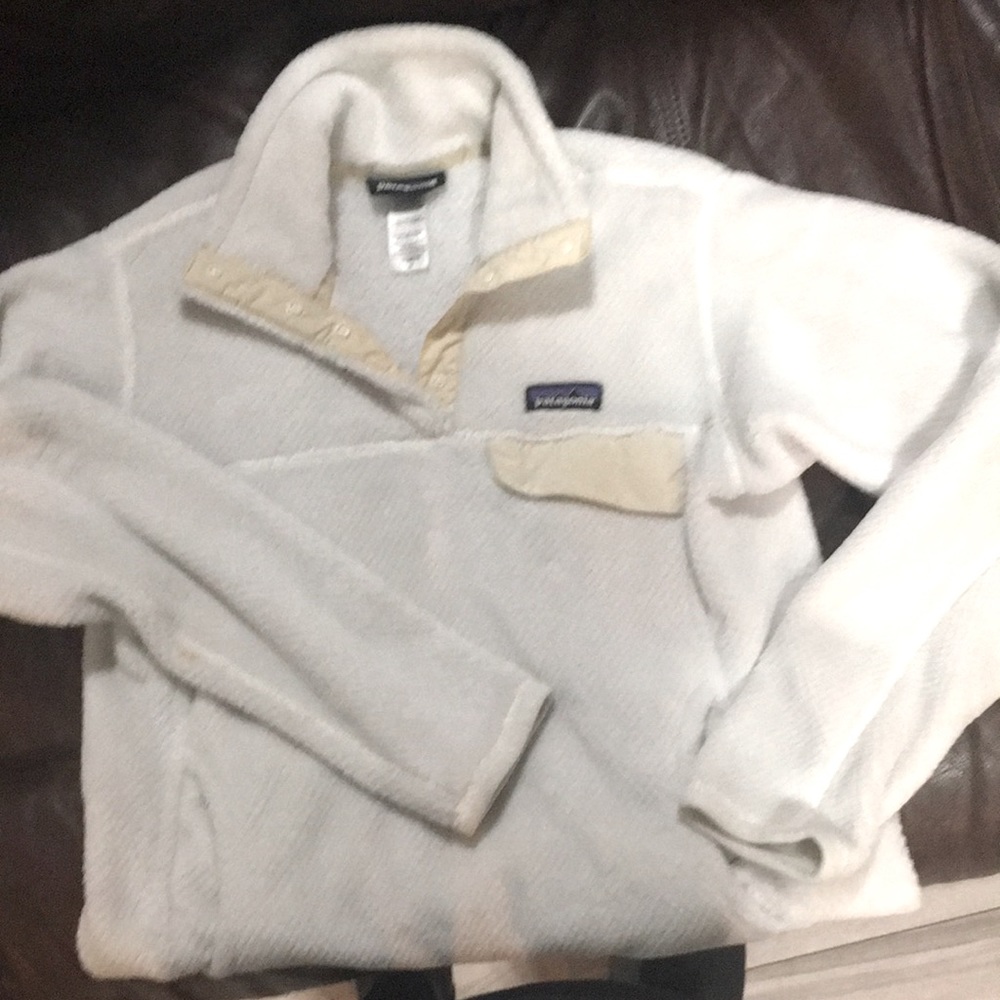 Women’s Patagonia medium pullover jacket